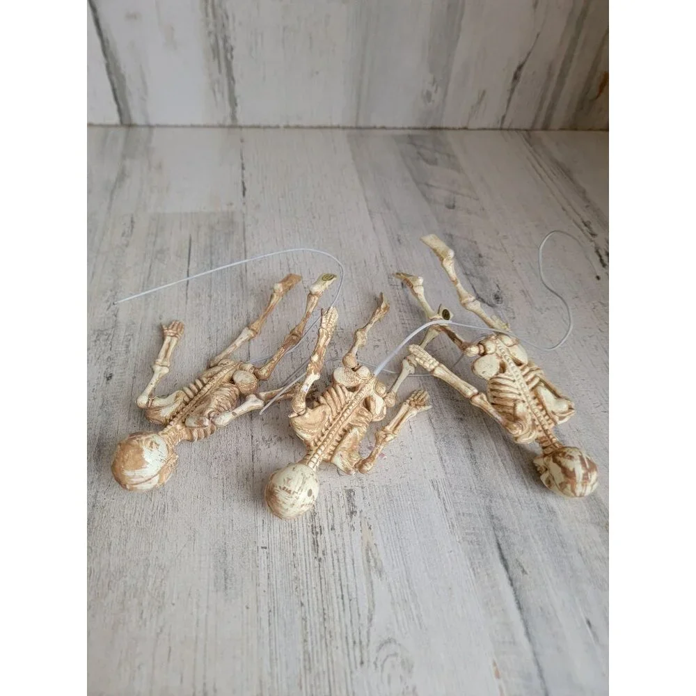 Skeleton mini upside‎ down hanging Halloween set unique